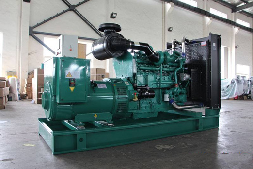 如东320kw康明斯柴油发电车出租组图片